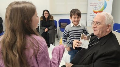 Taurianova, Papa Francesco invia doni ai bambini orfani del progetto “L’arte che accarezza”