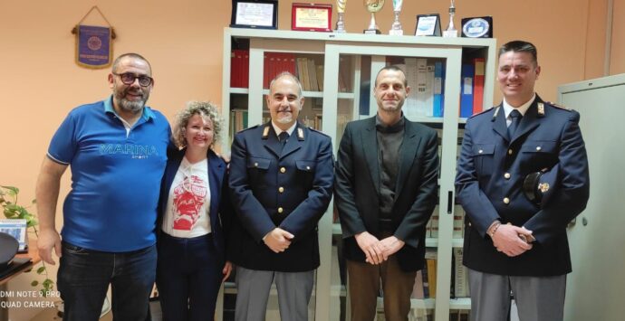 Reggio, a Gallina la Polizia in cattedra contro il cyberbullismo