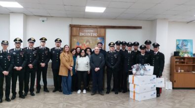 Reggio, gli Allievi della Scuola Carabinieri donano uova pasquali ai piccoli degenti del Gom