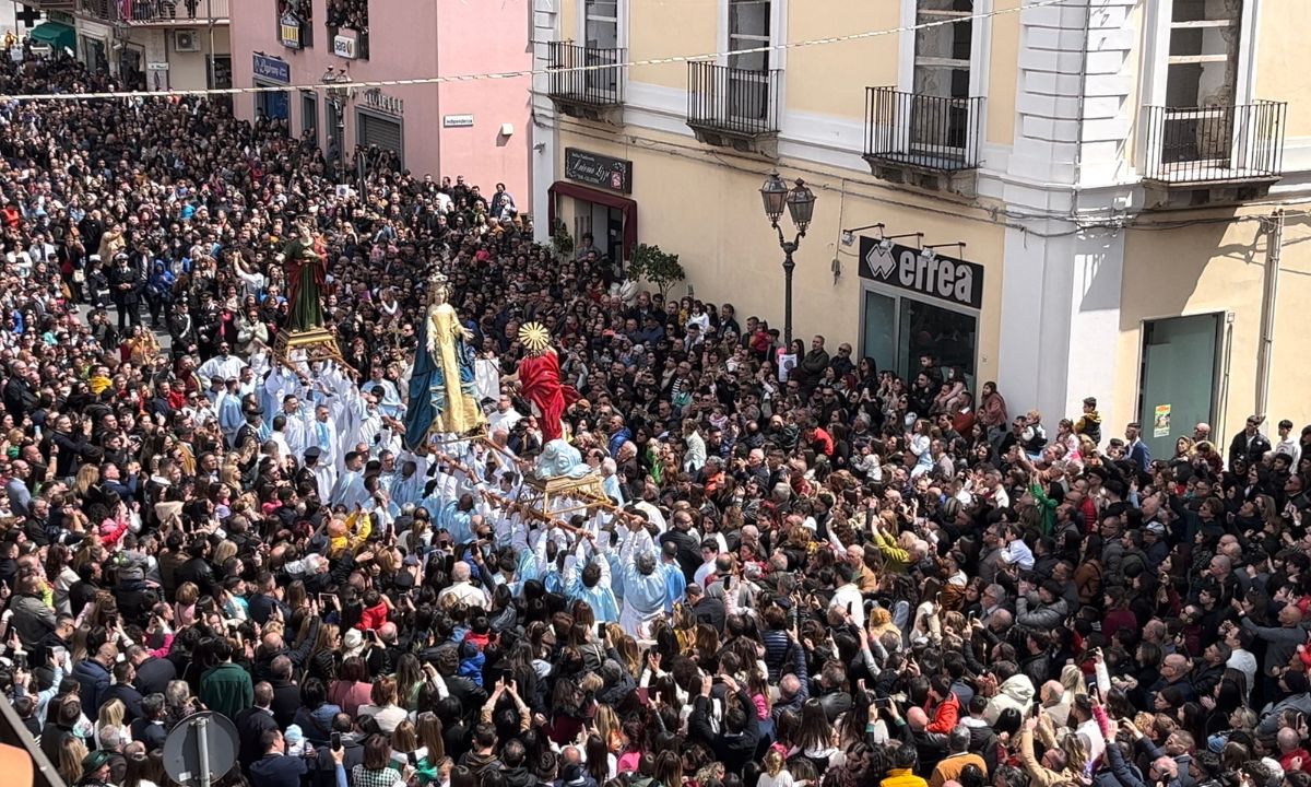 Pasqua a Siderno, la “svelata” torna dopo 3 anni ad emozionare la comunità 