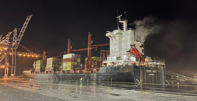 Porto di Gioia Tauro, nella notte incendio sulla nave portacontainer Nordic Anna