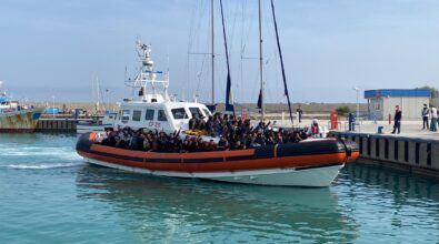 Migranti, ancora sbarchi nella Locride, soccorse a Roccella oltre 200 persone