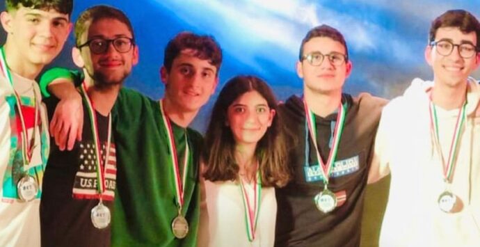 Trionfo liceo “Da Vinci” di Reggio alle Olimpiadi della cultura, Occhiuto e Princi: «La Calabria migliore»