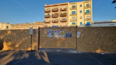 Scavi di Piazza Garibaldi a Reggio: è caos parcheggi selvaggi