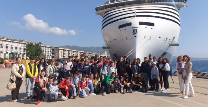 Messina, il collegio “Sant’Ignazio” in visita al porto