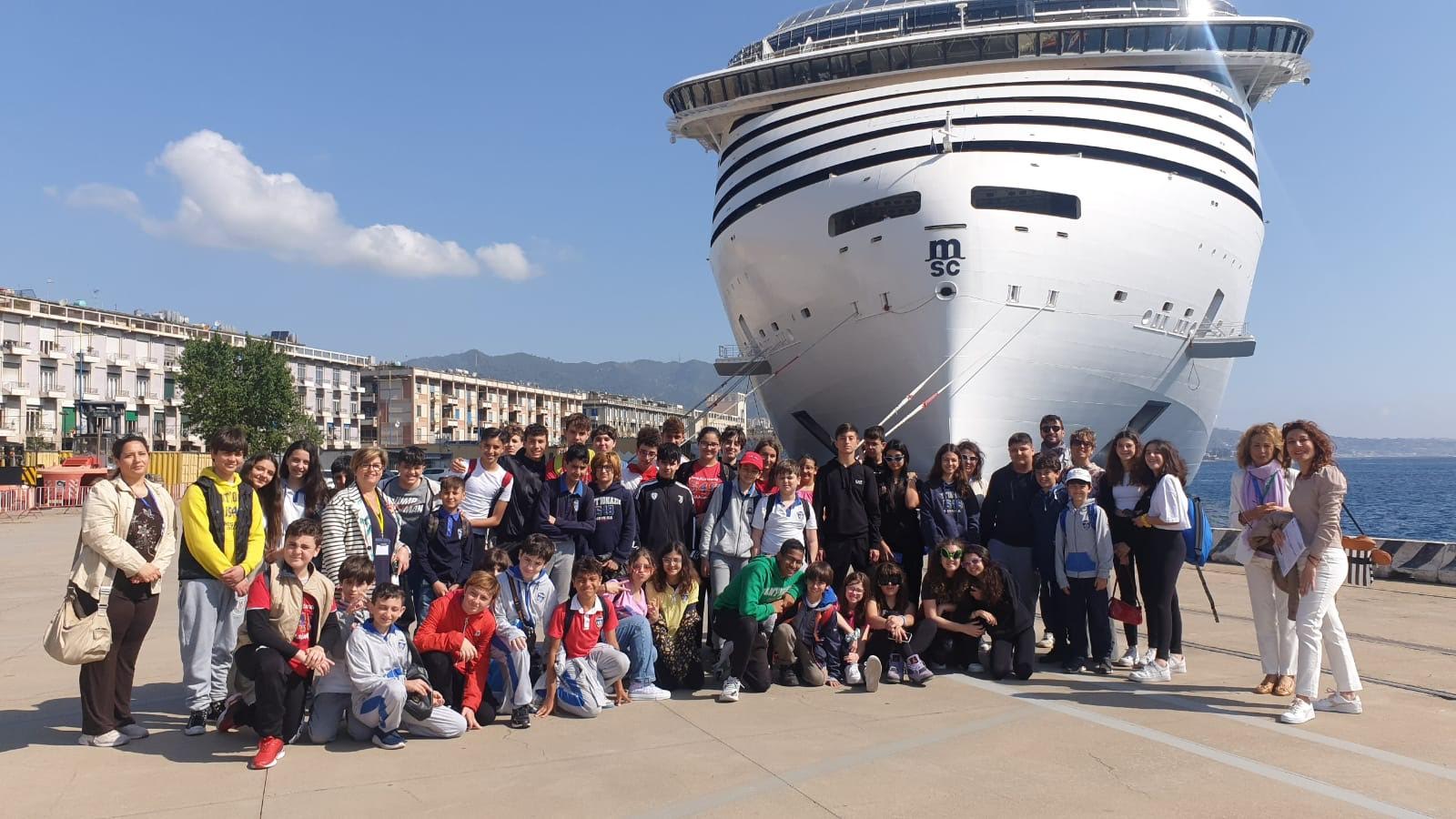Messina, il collegio “Sant’Ignazio” in visita al porto
