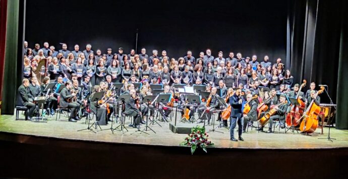 Reggio, successo al Cilea per il concerto “Christus vincit” per l’Hospice Via delle Stelle