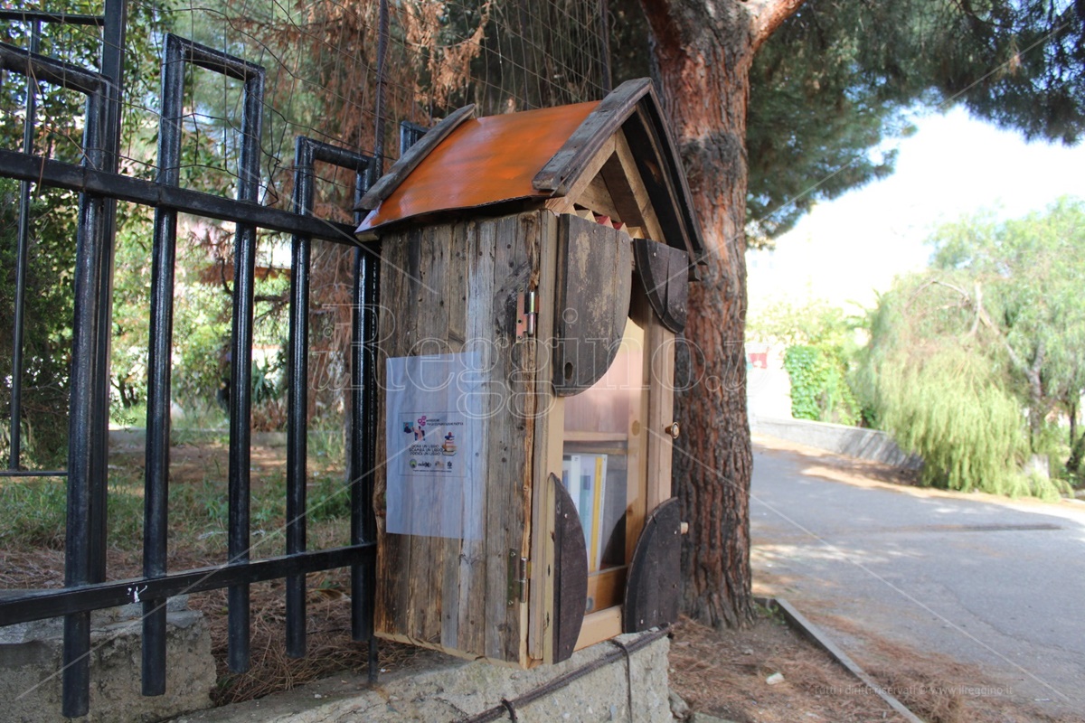 Reggio, inaugurata la prima Little Free Library all’istituto Catanoso-De Gasperi