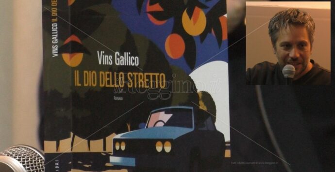 Il Dio dello Stretto, gli anni Novanta a Reggio nel noir di Vins Gallico – VIDEO