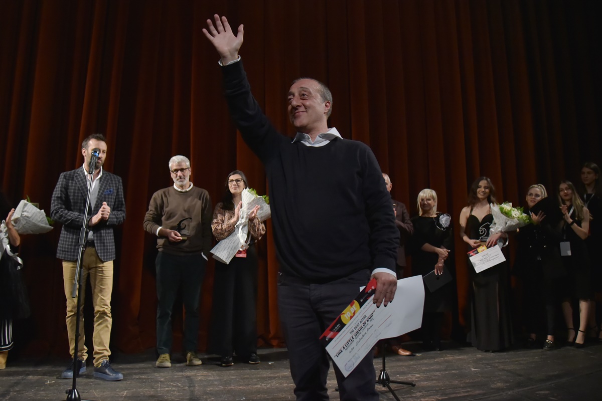 Bitola, la compagnia reggina Mana Chuma trionfa al Festival Internazionale del Monodramma