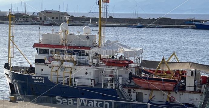 Migranti, la nave Sea Watch 3 dismessa: ultimo sbarco a Reggio a settembre – VIDEO