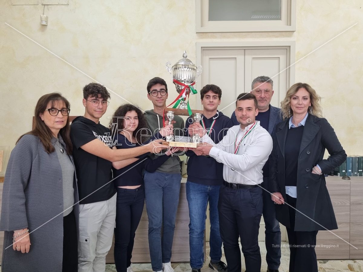 Seri, studiosi e sbarazzini: ecco i liceali che hanno portato Reggio sul podio delle Olimpiadi della cultura – VIDEO