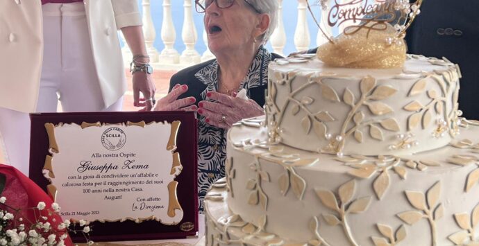 Scilla festeggia i 100 anni della signorina Zema alla “Casa della carità”