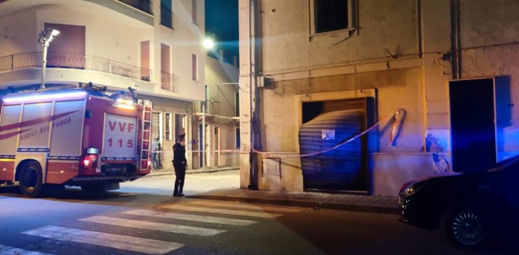 Reggio, paura a Catona: bomba contro una rosticceria