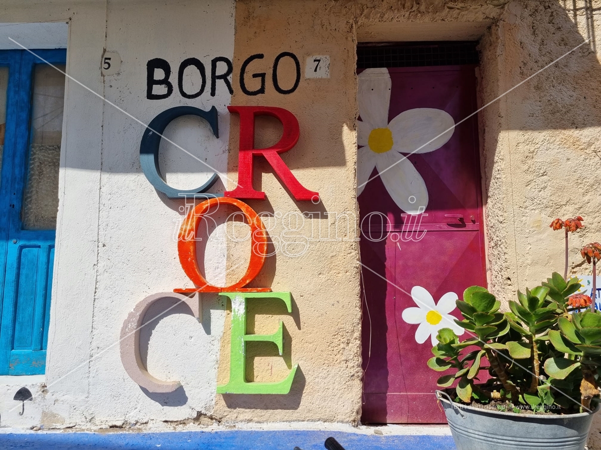 Una giornata a Borgo Croce, dove i colori raccontano l’anima del luogo – VIDEO E FOTOGALLERY