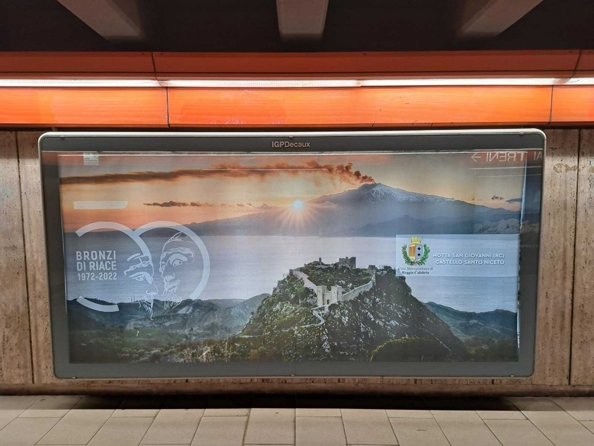 Le meraviglie del territorio reggino alla conquista della Capitale: le immagini più belle su metro e bus – VIDEO