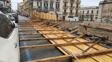 Reggio, il bunker dei lavori a piazza De Nava non regge alle forti raffiche di vento