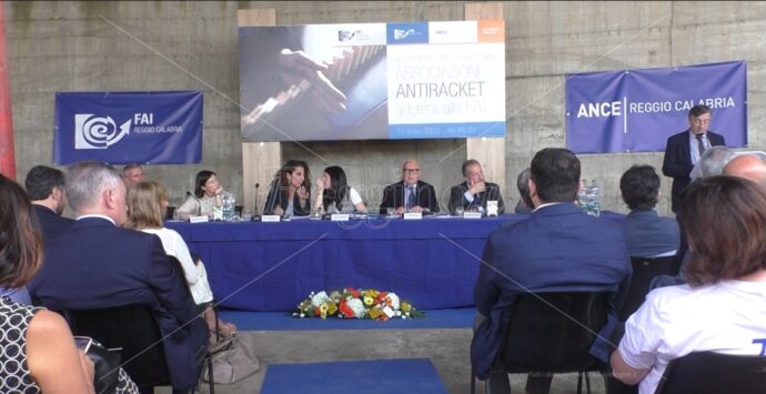 A Reggio l’assemblea nazionale delle associazioni antiracket Fai, Colosimo: «Chi denuncia è anche emblema del lavoro onesto» – VIDEO
