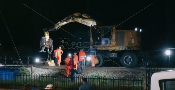 Condofuri, tre operai feriti dopo un volo di 4 metri da un cavalcavia ferroviario – FOTOGALLERY e VIDEO