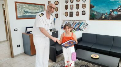 Gioia Tauro, la piccola Noemi incontra i suoi “Super Coastguard” alla Capitaneria di porto