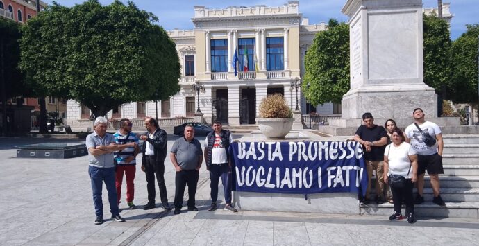 Reggio, Un mondo di mondi: «Il Comune continua a non assegnare gli alloggi»