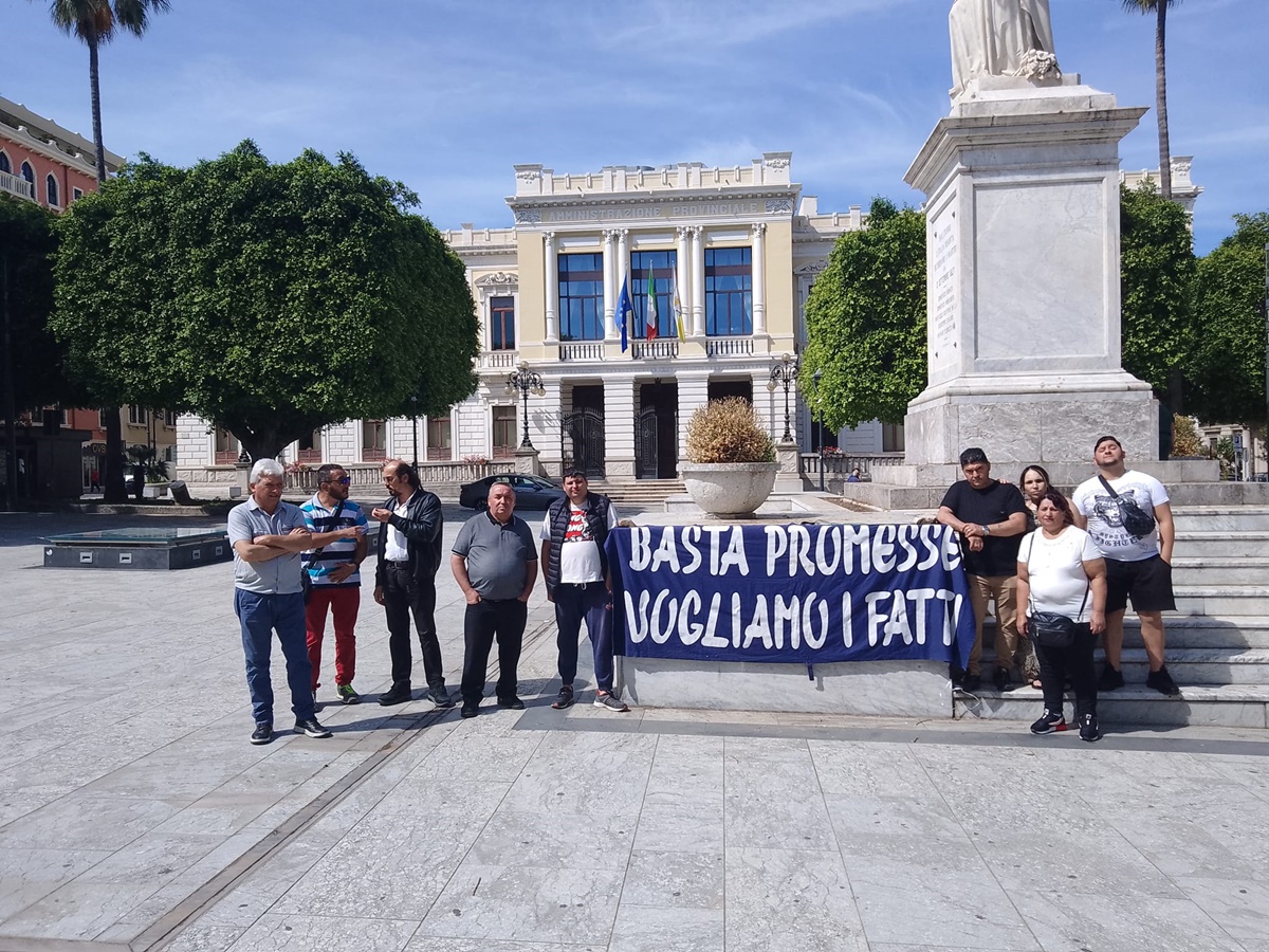 Reggio, Un mondo di mondi: «Il Comune continua a non assegnare gli alloggi»