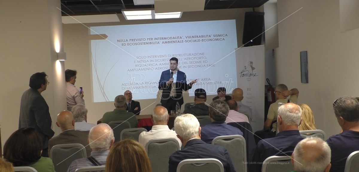 A Reggio il deputato Tucci: «Nuova governance per rilancio aeroporto, dopo la fallimentare gestione Sacal» – VIDEO