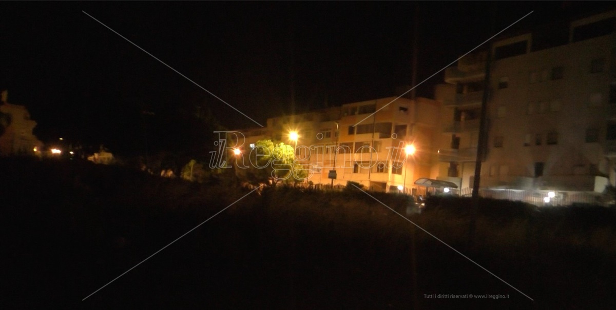 Reggio, ancora avvolto dall’oscurità parte del Rione Marconi … nonostante gli interventi dell’Enel – FOTO e VIDEO