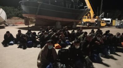 Roccella, sbarco nella notte: soccorsi 76 migranti