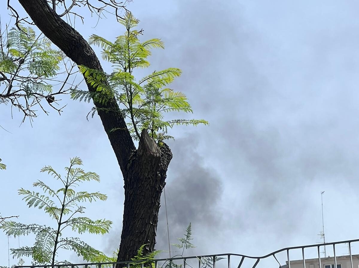 Reggio, incendio a Vito: 3 vigili del fuoco al pronto soccorso per l’esplosione di una bombola