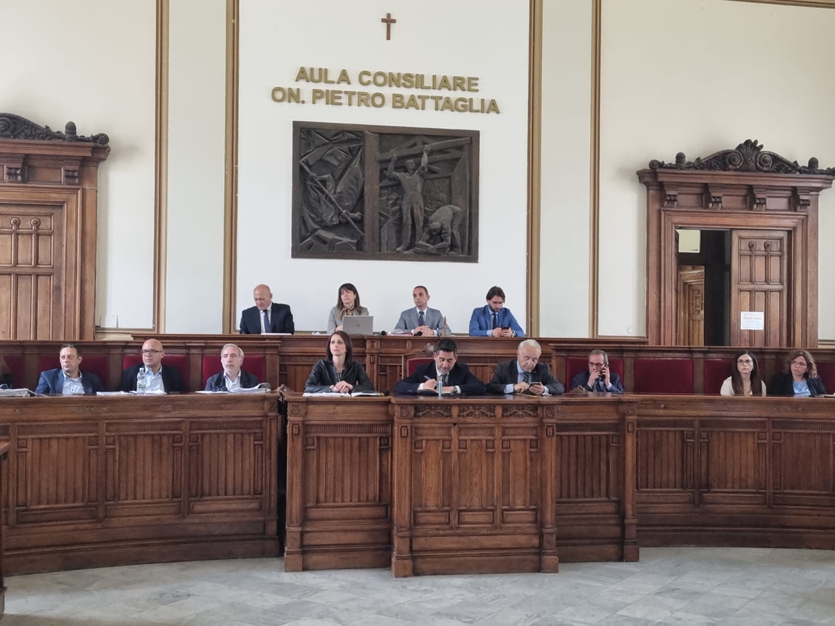 Consiglio comunale a Reggio, Brunetti: «C’è una volontà precisa di affossare l’aeroporto»