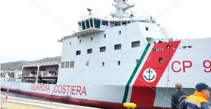 Reggio, in porto la nave Diciotti: sbarcano 500 migranti