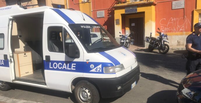 Reggio, controlli straordinari della Polizia Locale: multe, sequestri e sanzioni