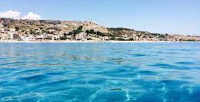 Roccella Jonica si aggiudica 4 vele dalla guida nazionale “Il Mare più bello”