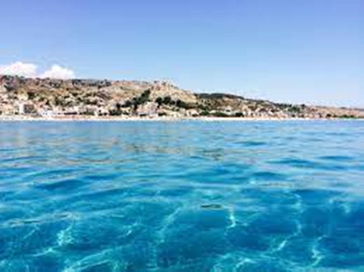 Roccella Jonica si aggiudica 4 vele dalla guida nazionale “Il Mare più bello”