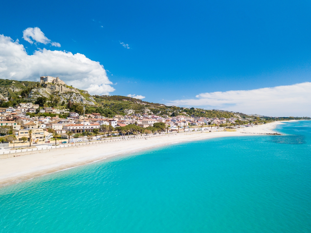 Turismo in Calabria, per Federalberghi alte percentuali di prenotazioni ma non il sold out