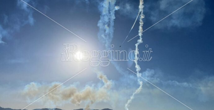 Non solo Frecce tricolori, paracadutisti e tute alari alla conquista dei cieli dello Stretto – FOTOGALLERY