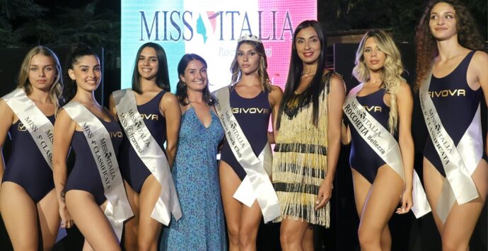 Grazia ed eleganza, Miss Italia Calabria ha incoronato la seconda reginetta di bellezza Carlotta Caputo