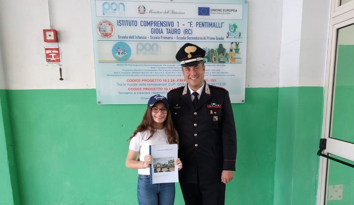 Gioia Tauro, giovane studentessa presenta tesina sull’arma dei carabinieri