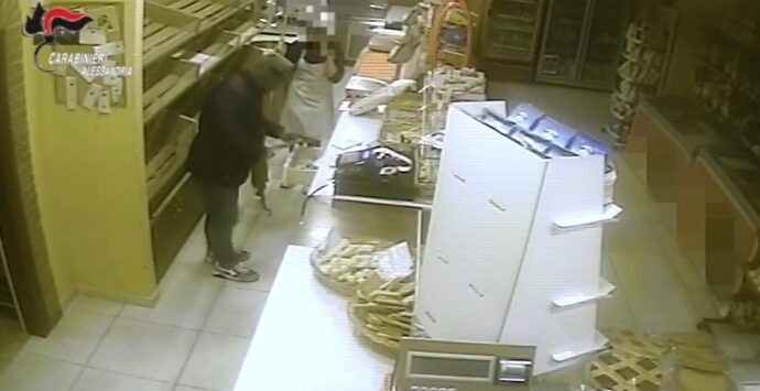 Grotteria, arrestato uno dei tre presunti rapinatori di una panetteria in provincia di Alessandria – VIDEO