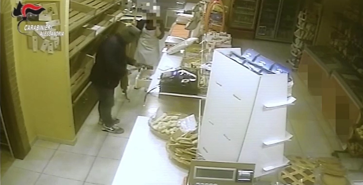 Grotteria, arrestato uno dei tre presunti rapinatori di una panetteria in provincia di Alessandria – VIDEO