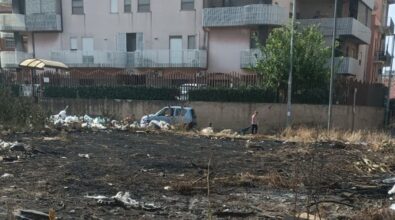 Reggio, roghi di rifiuti anche al Rione Marconi: le preoccupazioni dei residenti – FOTO e VIDEO