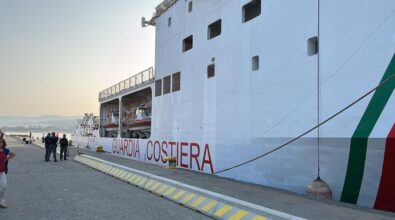 Reggio, in porto la nave Dattilo: sbarcheranno 550 migranti