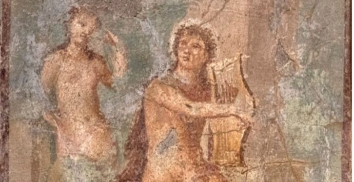 Reggio, l’affresco pompeiano con Apollo e Dafne in mostra al Museo Archeologico Nazionale