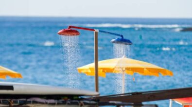 Il mare di Reggio e la brutta abitudine dello shampoo in spiaggia
