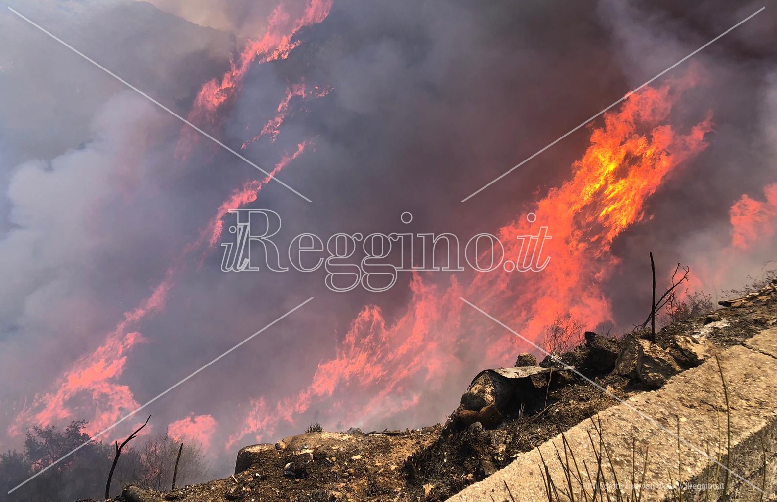 Reggio nella morsa delle fiamme, Fraschini: «Vigili del fuoco allo stremo»