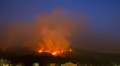 Reggio in fiamme, Callea (Cgil): «Vigili del fuoco oberati di lavoro e al limite dell’esaurimento fisico»