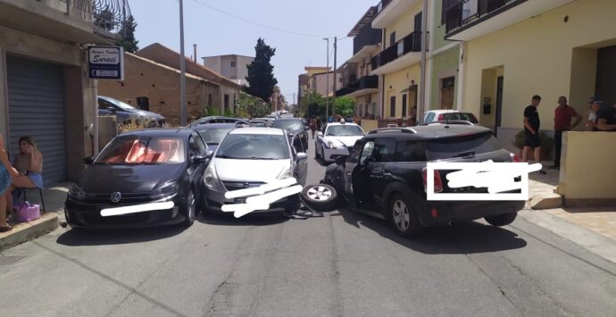 Reggio, rocambolesco incidente a Bocale ha coinvolto quattro autovetture