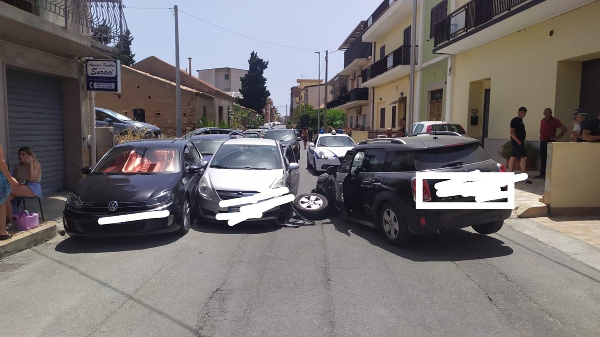 Reggio, rocambolesco incidente a Bocale ha coinvolto quattro autovetture