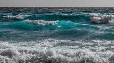Altruismo e coraggio, 16enne di Reggio Calabria salva due anziani travolti dalle onde del mare